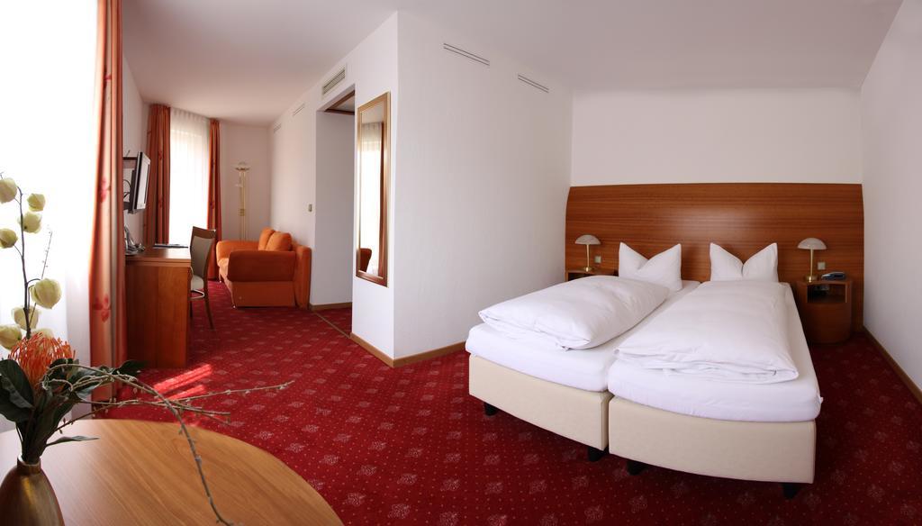 Hotel Zur Pfalz Kandel Room photo