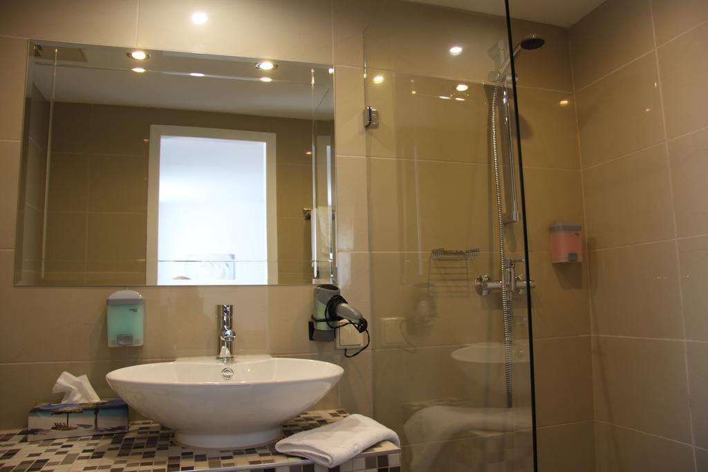 Hotel Zur Pfalz Kandel Room photo