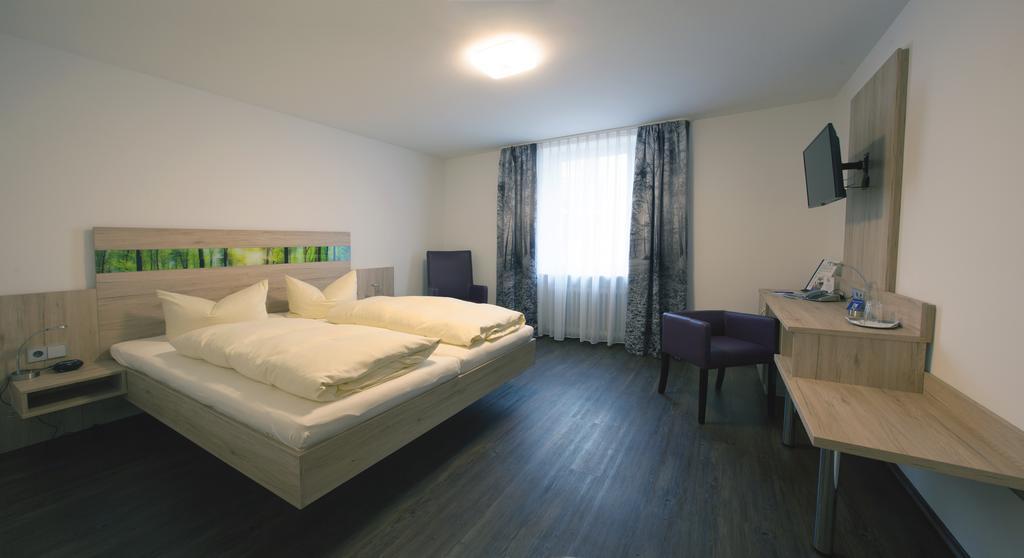Hotel Zur Pfalz Kandel Exterior photo